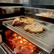 遠赤外線で焼くと肉質が柔らかくなり旨みが増します。程よく脂も落ちヘルシーに。旨みを閉じ込めた香ばしい味わいの料理を提供しています。