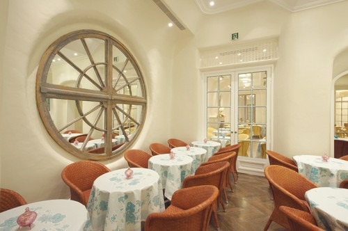 地下1階 カフェスペース