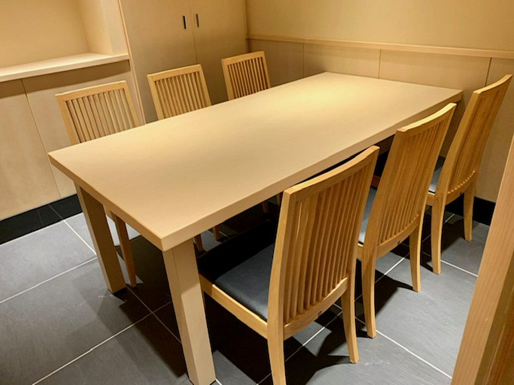 四季を思わせる設えのなかでゆったりと食事が楽しめます