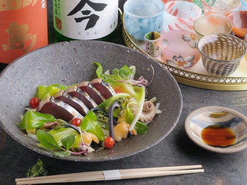 1点もの揃いのお猪口で日本酒を楽しむ