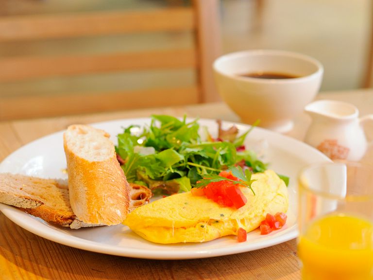 オムレツは注文をうけてからつくるのでふわふわの食感です。