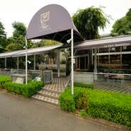 気持ちのいい朝はテラスで朝食を食べてから出勤されるお客様も。ペット同伴も大丈夫です。