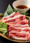 A4ランク以上の上質なカルビを食べやすくスライスしました。さっぱりとした味わいの洗いだれとの相性抜群の商品です。