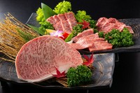 最高級霜降り「松阪牛」の皿盛
■特選リブロース ■特選ロース ■特選上カルビ ■特選ハラミ ■季節の焼き野菜