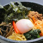 不動の人気「石焼ビビンバ」