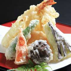 サクッと美味しい揚げたての『天ぷら盛り合わせ』