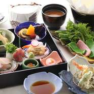 鍋物、天ぷら、白ご飯、お吸い物、お漬物、デザートなど

平日月～木曜日のランチタイム限定メニューです