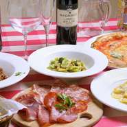 好みのパスタやピザを選んで食べられるコースを、ランチは2コース（1200円～）、ディナーは1コース（2800円～）をご用意♪お誕生日の方の特別クーポンをご用意しておりますので、詳細はクーポンページで！