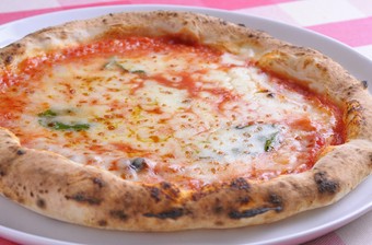 2種のイタリア産チーズを使ったピッツァの王道『マルゲリータ』