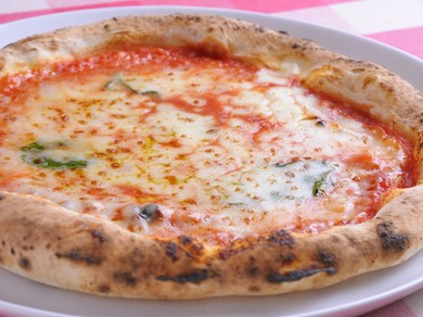 2種のイタリア産チーズを使ったピッツァの王道『マルゲリータ』