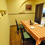 岐阜産の郡上唐辛子を細かく刻みイタリアン産オリーブオイルと混ぜ合わせています。辛味の中にも旨みが。