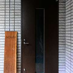 麻布十番の路地裏にあるビル2階にひっそりと佇む