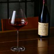 洗練された雰囲気の中で、こだわりのワインが楽しめると評判です。ワイン好きの方はもちろん、初めての方でも自分のお気に入りを見つけられるでしょう。ここでは、ワインの新たな魅力を発見できます。