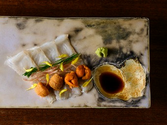 口の中いっぱいに広がる芳醇なウニと淡泊なヒラメの相性を満喫『ヒラメのお造り』