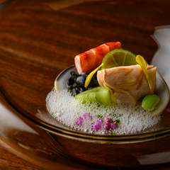 素材の持つ風味を最大限に活かした、季節感あふれる一品『旬の前菜「蛤」』