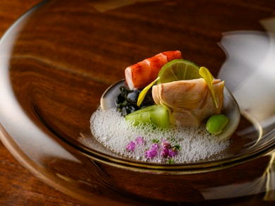 素材の持つ風味を最大限に活かした、季節感あふれる一品『旬の前菜「蛤」』