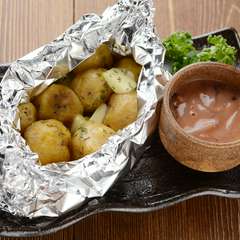 ホクホクのじゃがいもを味わう『塩辛じゃがバター』