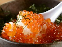 一度食べたらクセになる! 絶品の『自家製いくら丼』