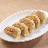職人手包みのジューシーな焼餃子。
6個