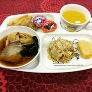 玉子焼き／唐揚げ／ポテトフライ／小チャーハン／小ラーメン／デザート／オレンジジュース