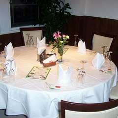 円卓は様々なシーンでご利用頂けます!!　特別な一時でどうぞ。