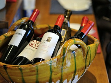ワインはすべてスペイン産。美味いワインがお手頃価格