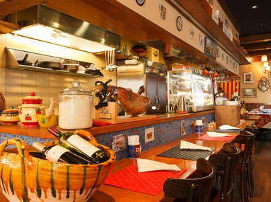 くつろげる雰囲気は女子会にも。スペインの料理と酒を満喫