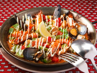 スペイン・カタルーニャ地方の料理『パスタのパエリヤ』