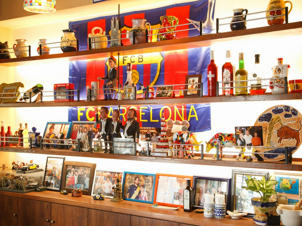 店内にはマダムがスペインで買い求めた小物がズラリと並ぶ