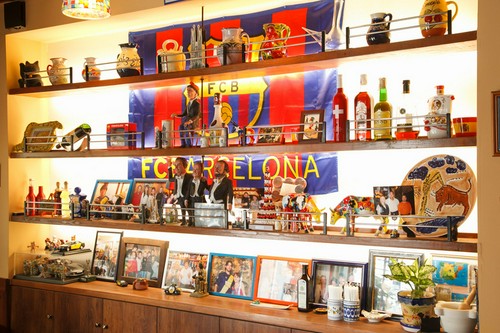 店内にはマダムがスペインで買い求めた小物がズラリと並ぶ