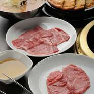 【天壇】名物の出汁で食べる焼肉は、天壇本店のある京都が発祥の地なのだとか。九条ねぎなど京野菜が味わえるのも魅力。愛され続ける京都の味を、東京・赤坂で満喫することができます。