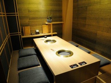 シーンに合わせた個室が充実。ほっこりする掘りごたつ席も