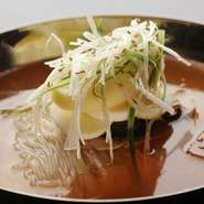 手練りの麺ならではの食感を楽しむ『冷麺』
