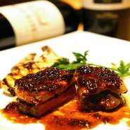 「イベリコ豚」や「黒トリュフ」などの高級食材を使った創作イタリアンをリーズナブルな価格で楽しめます。