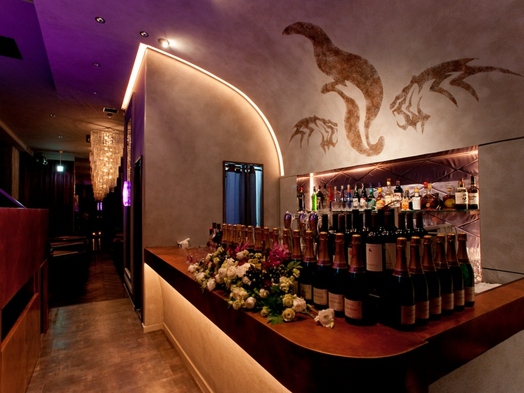 店自慢のワインに加え、焼酎、日本酒など「日本の酒」も充実