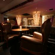 恵比寿から徒歩1分という絶好のロケーションにたたずむラグジュアリーかつ魅惑的なイタリアン＆フレンチのカジュアルレストラン。
