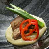 鹿児島県産黒豚の『皮つきバラ肉の柔らか煮　茄子のソースで』