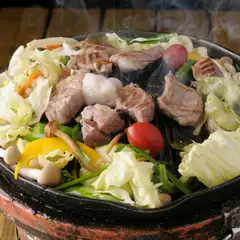 季節の野菜とラム肉が楽しめる『彩り野菜のジンギスカン』