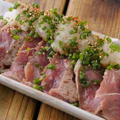 赤身部分の旨みを堪能『ラムのタタキ』