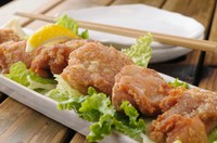 家庭ごとに味の異なるザンギ。お店のボスのお母様がつくる味を再現しました。