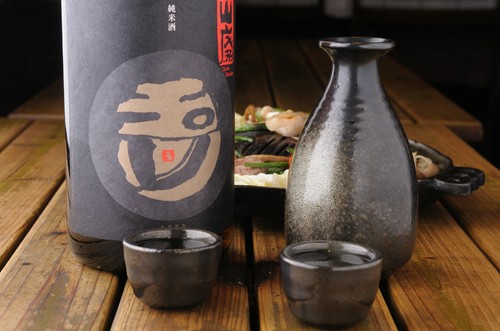 ラム肉に合うお酒もそろえてあります