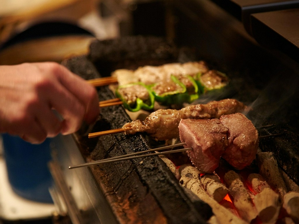 巧みに炭火を操り、受け継がれたつけダレ守り続ける