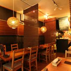 ゆったりと落ち着きのある、心地よい店内