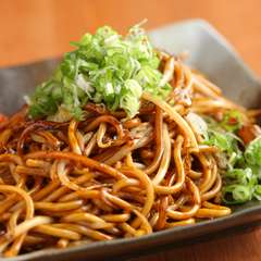 もっちり太麺を特製ソースで絡めた『焼きそば』