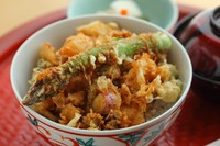 季節の野菜を10種類近く使用しました。その時に食べた食材で、どの季節に訪れたかがわかります。