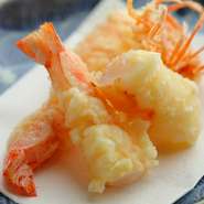 甘みの強い天草の車エビを太白胡麻油のブレンドで揚げました。丸ごとのおいしさをお楽しみください。