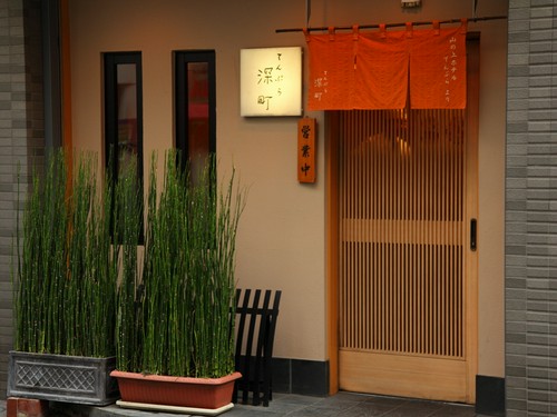 モダンな雰囲気の入口