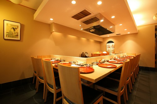 てんぷらを揚げる臨場感から楽しむカウンター席の醍醐味　