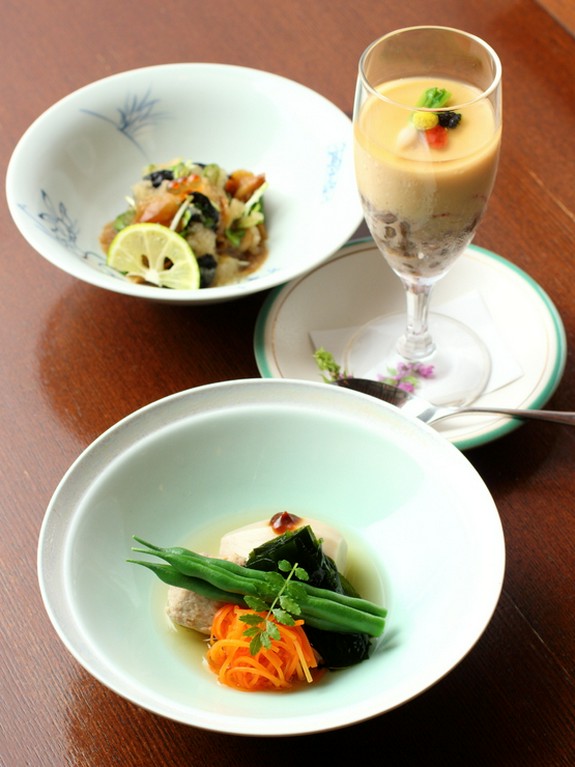 串揚げの合間の箸休めにどうぞ『小鉢各種』