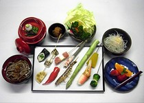 知仙自慢の串喝を気軽にお楽しみ頂けるコースとなっております。串揚げの追加も可能ですのでお気軽にどうぞ